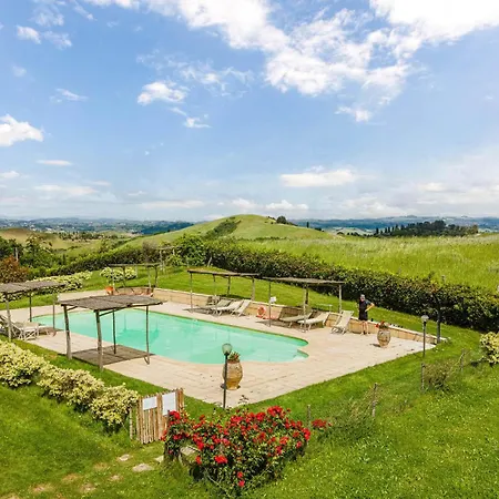 2 Bedroom Stunning In *